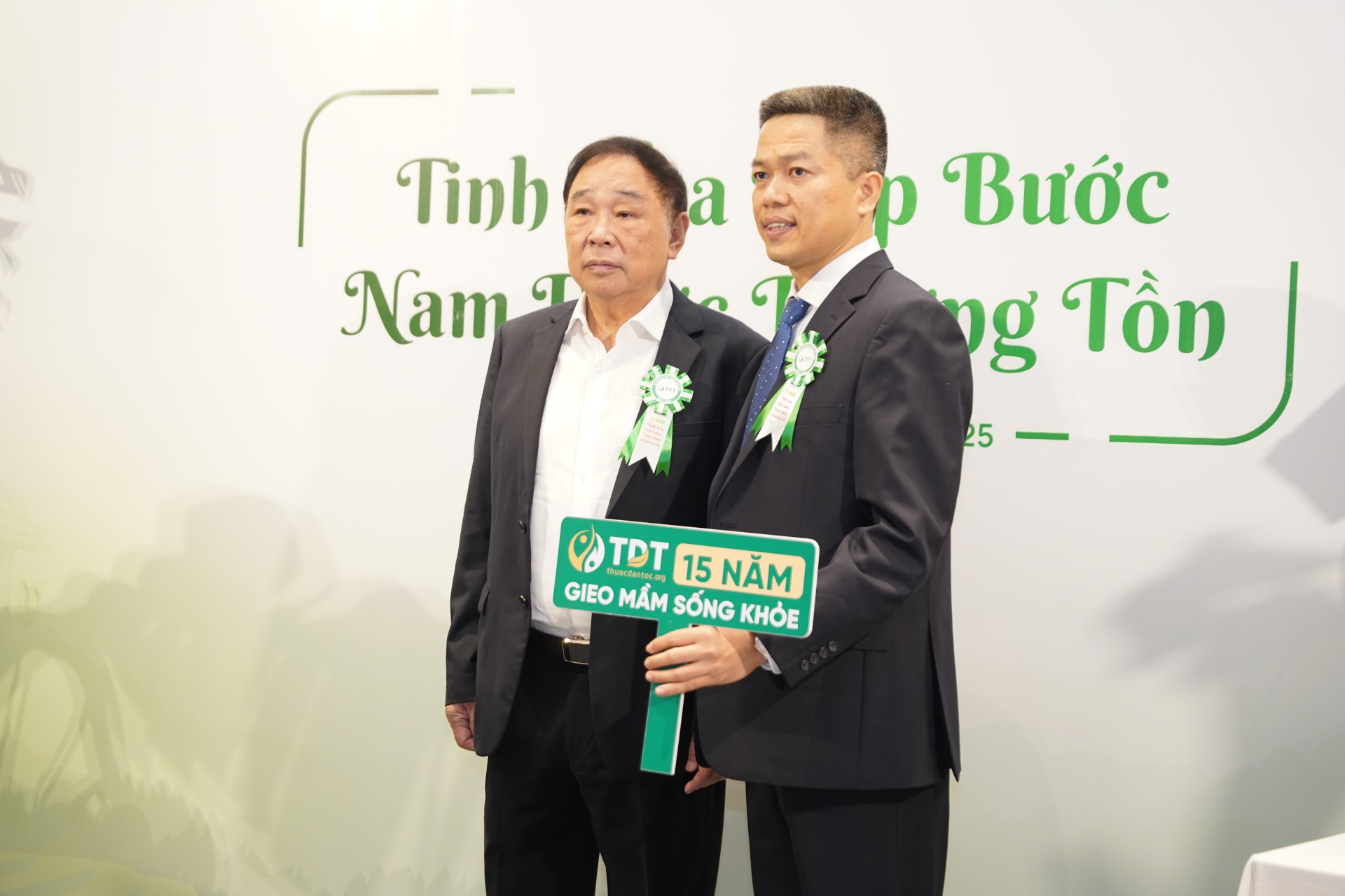 Kỷ niệm 15 năm Trung tâm Thuốc Dân Tộc: Hành trình gieo mầm tinh hoa Y học cổ truyền Việt Nam