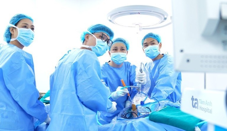 Bác sĩ chỉ cách không bị "phá sức" khi chơi pickleball tối muộn