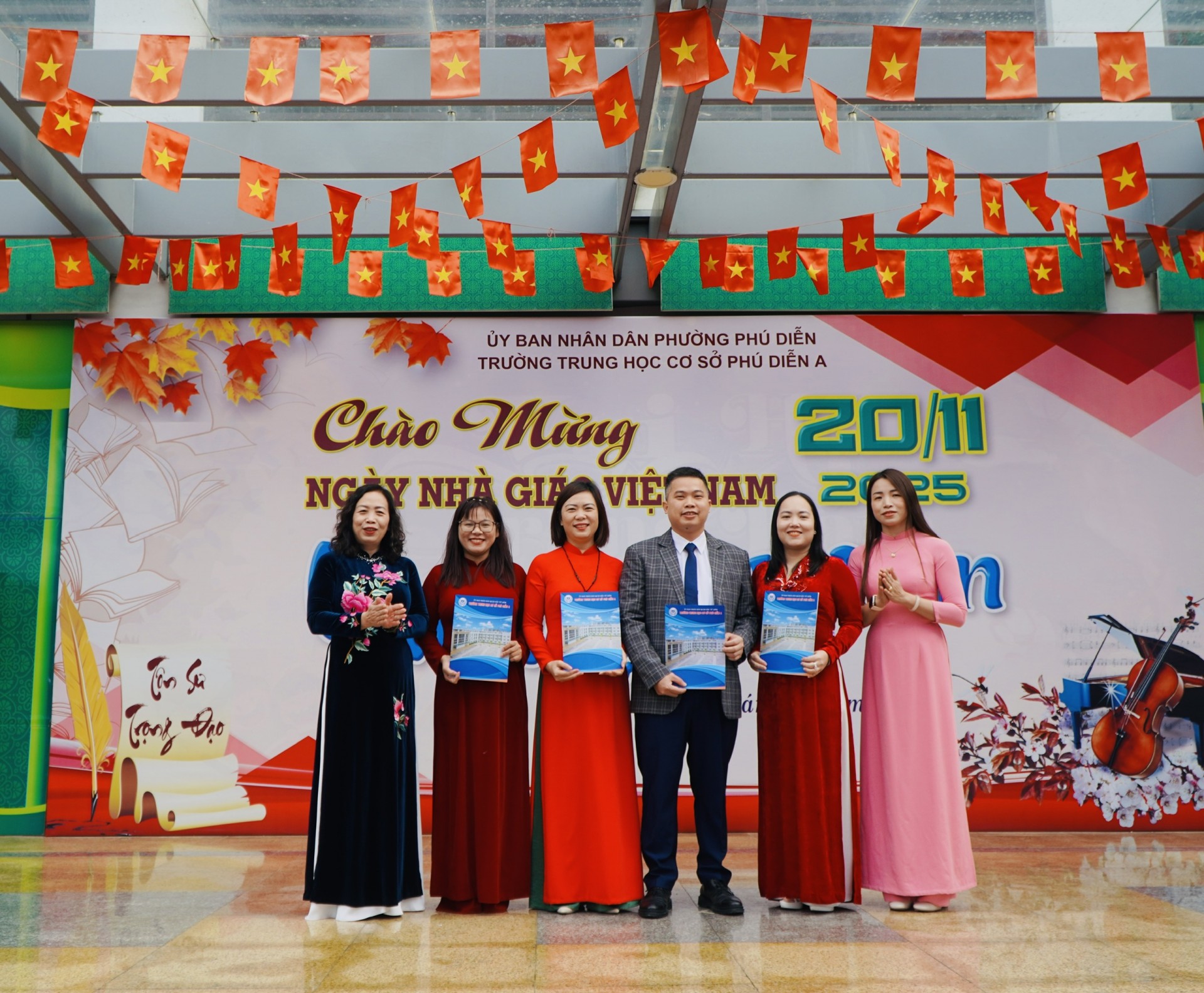 Hà Nội: “Giai điệu tri ân” – Dấu ấn đẹp trong Lễ kỷ niệm Ngày Nhà giáo Việt Nam tại THCS Phú Diễn A, Phú Diễn