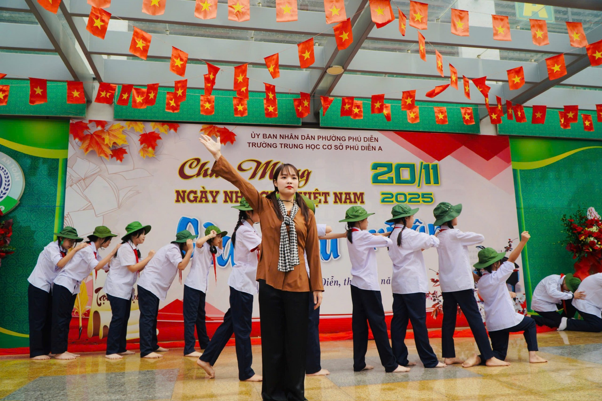 Hà Nội: “Giai điệu tri ân” – Dấu ấn đẹp trong Lễ kỷ niệm Ngày Nhà giáo Việt Nam tại THCS Phú Diễn A, Phú Diễn