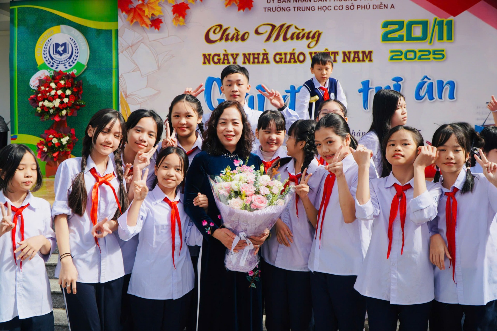 Hà Nội: “Giai điệu tri ân” – Dấu ấn đẹp trong Lễ kỷ niệm Ngày Nhà giáo Việt Nam tại THCS Phú Diễn A, Phú Diễn