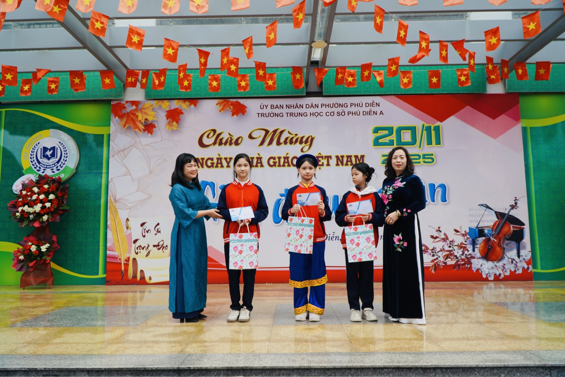 Hà Nội: “Giai điệu tri ân” – Dấu ấn đẹp trong Lễ kỷ niệm Ngày Nhà giáo Việt Nam tại THCS Phú Diễn A, Phú Diễn