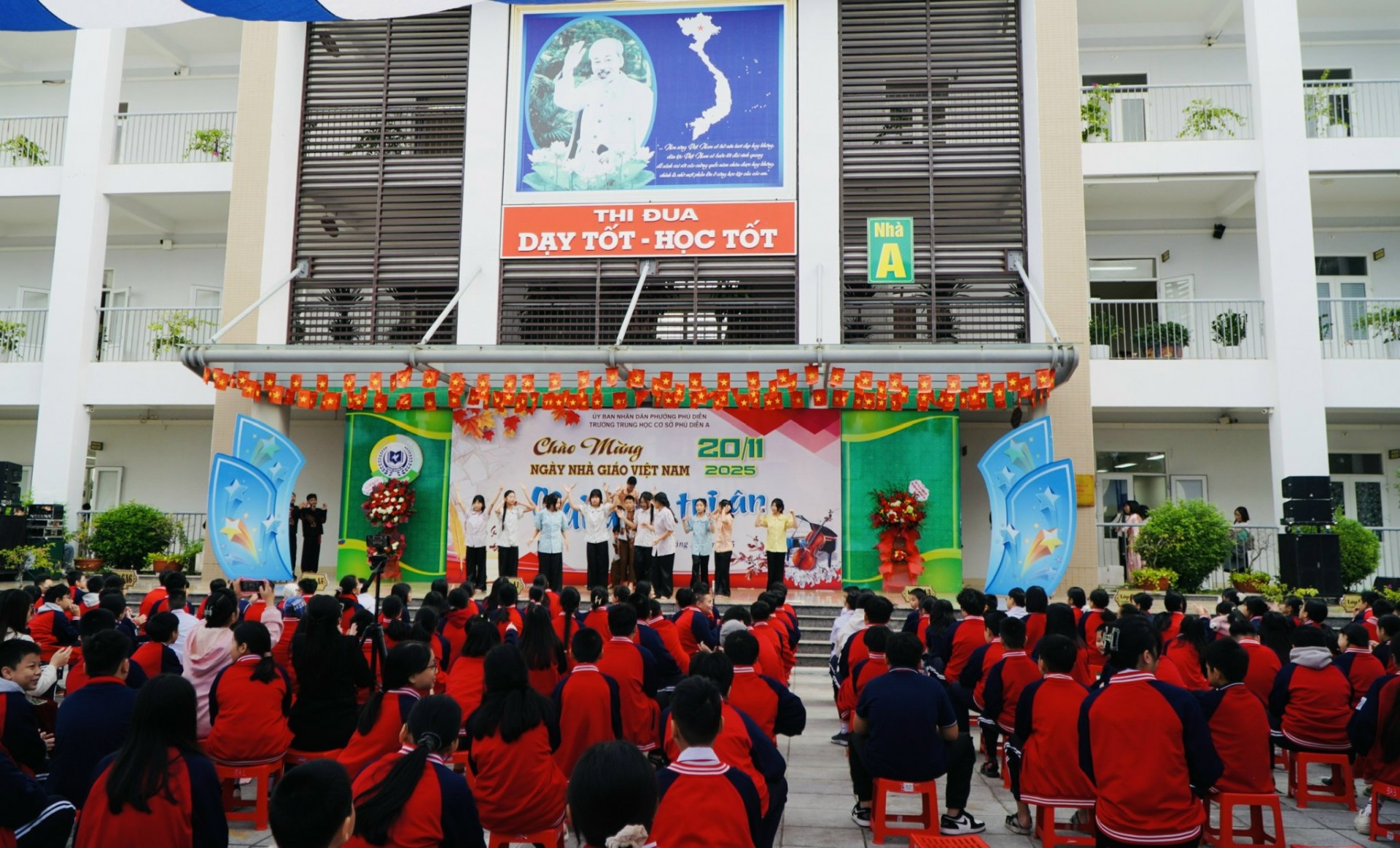 Hà Nội: “Giai điệu tri ân” – Dấu ấn đẹp trong Lễ kỷ niệm Ngày Nhà giáo Việt Nam tại THCS Phú Diễn A, Phú Diễn