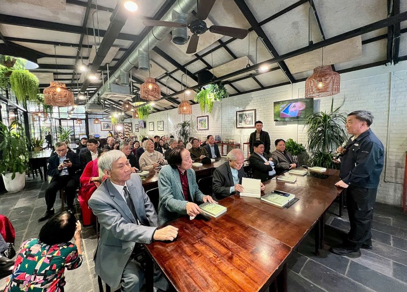 Phạm Việt Long: Trở về Trường Sơn bằng những câu chuyện của con người