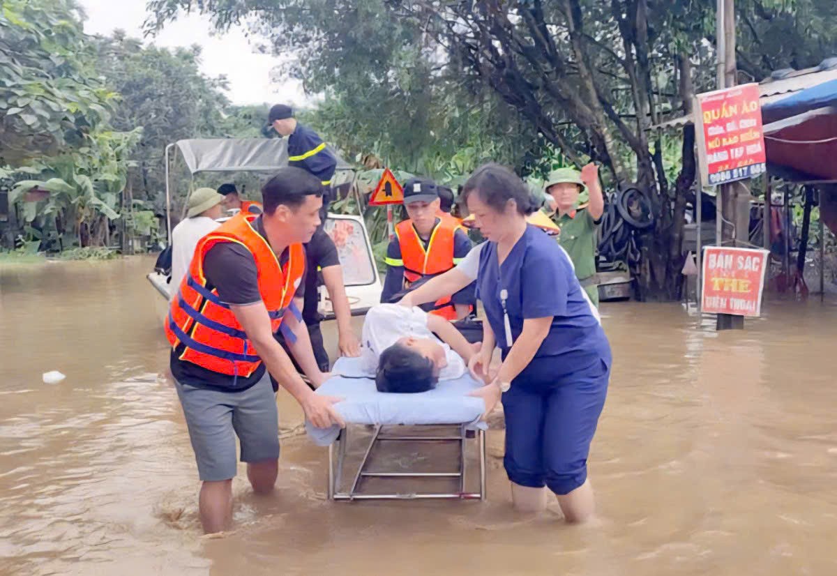 Đắk Lắk: Ngành Y tế khẩn trương ứng cứu, hỗ trợ kịp thời nhân dân khu vực phía Đông trong mưa bão Đắk Lắk: Ngành Y tế khẩn trương ứng cứu, hỗ trợ kịp thời nhân dân khu vực phía Đông trong mưa bão