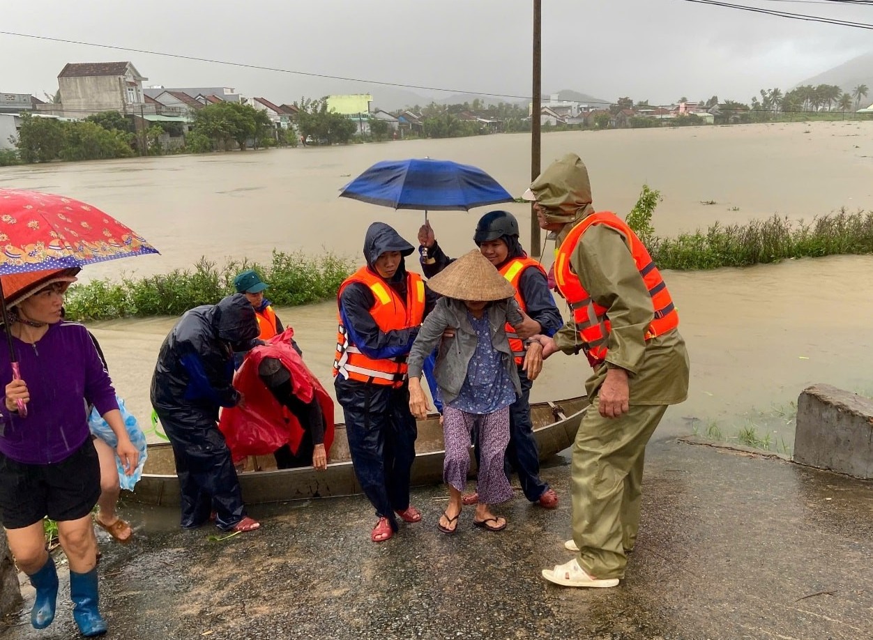 Hỗ trợ khẩn cấp 1.100 tỷ đồng cho 4 tỉnh khắc phục thiệt hại do mưa lũ