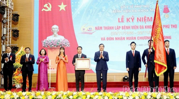Bệnh viện Đa khoa tỉnh Phú Thọ kỷ niệm 60 năm thành lập và nhận Huân chương Lao động hạng Ba