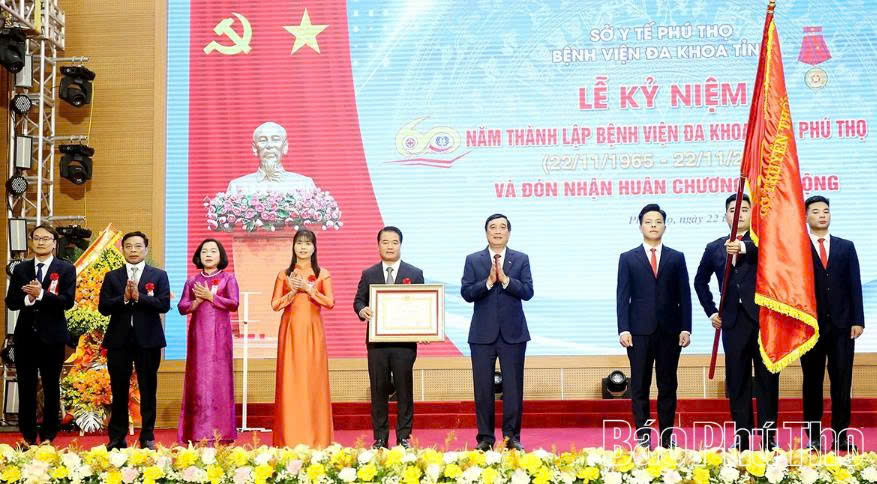 Bệnh viện Đa khoa tỉnh Phú Thọ kỷ niệm 60 năm thành lập và nhận Huân chương Lao động hạng Ba Bệnh viện Đa khoa tỉnh Phú Thọ kỷ niệm 60 năm thành lập và nhận Huân chương Lao động hạng Ba