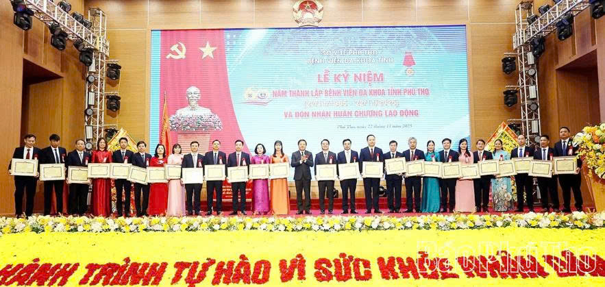 Bệnh viện Đa khoa tỉnh Phú Thọ kỷ niệm 60 năm thành lập và nhận Huân chương Lao động hạng Ba Bệnh viện Đa khoa tỉnh Phú Thọ kỷ niệm 60 năm thành lập và nhận Huân chương Lao động hạng Ba