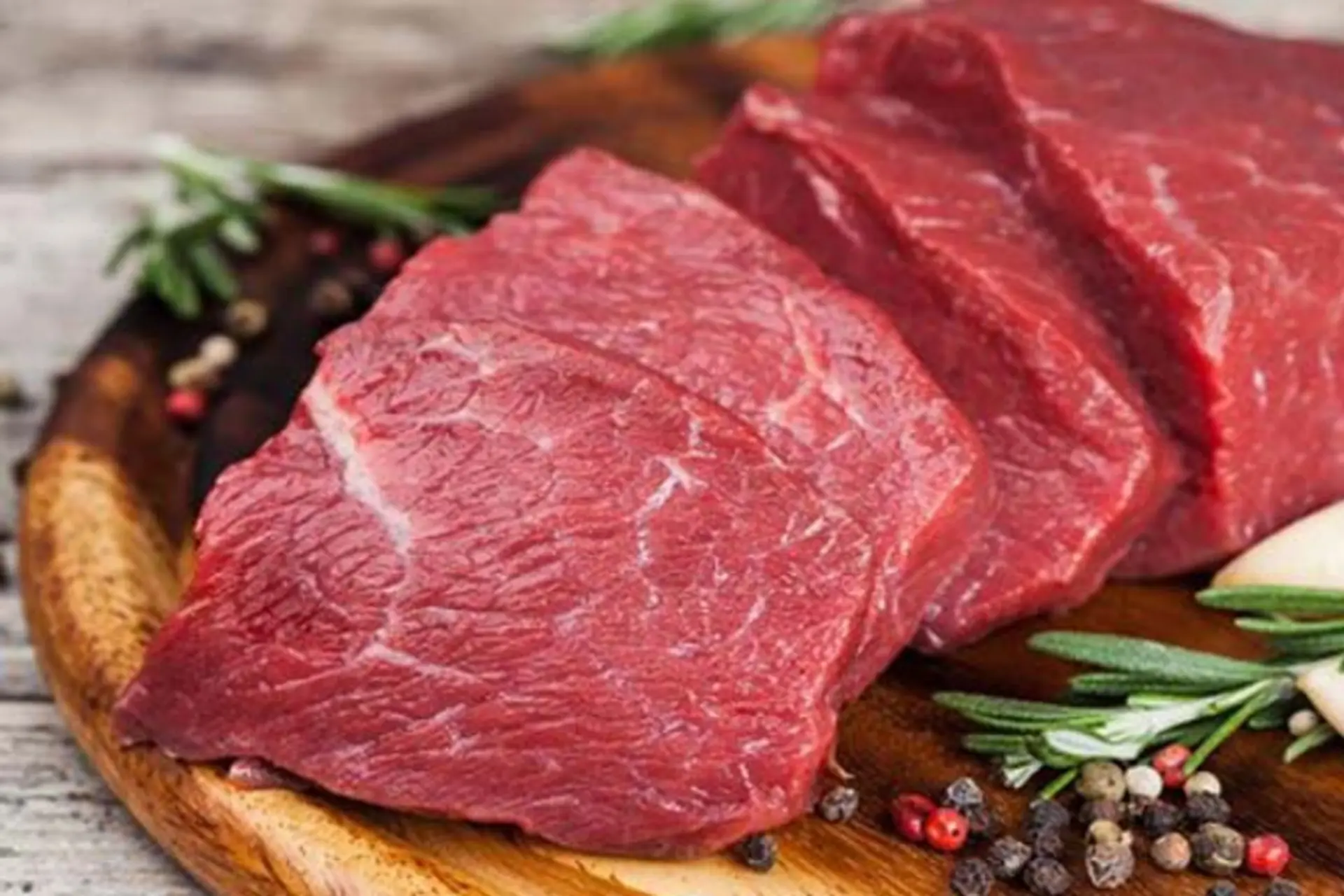 Thịt đỏ là gì? Ăn nhiều có tốt? So sánh thịt đỏ và thịt trắng