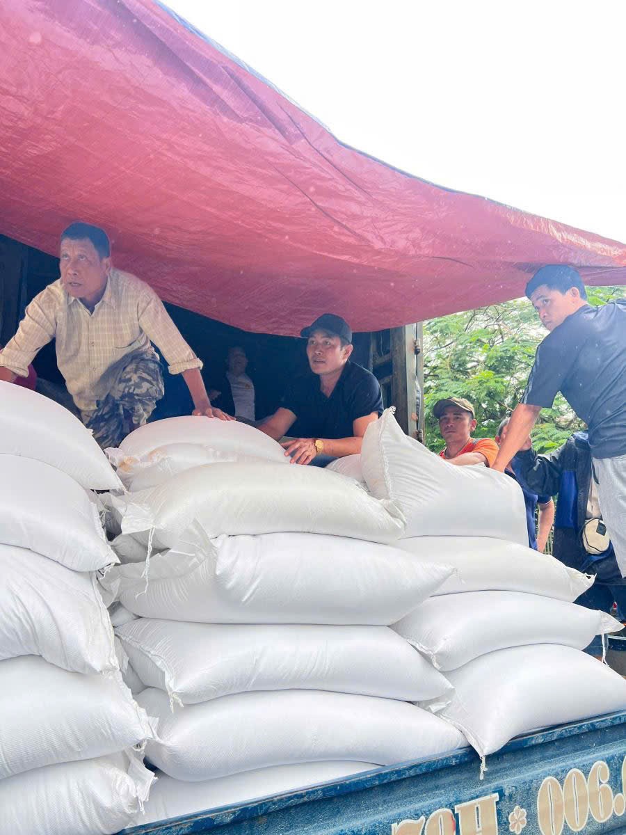 Đắk Lắk: Phân bổ 80 tấn gạo hỗ trợ xã Tuy An Nam để cứu đói do lũ lụt Đắk Lắk: Phân bổ 80 tấn gạo hỗ trợ xã Tuy An Nam để cứu đói do lũ lụt