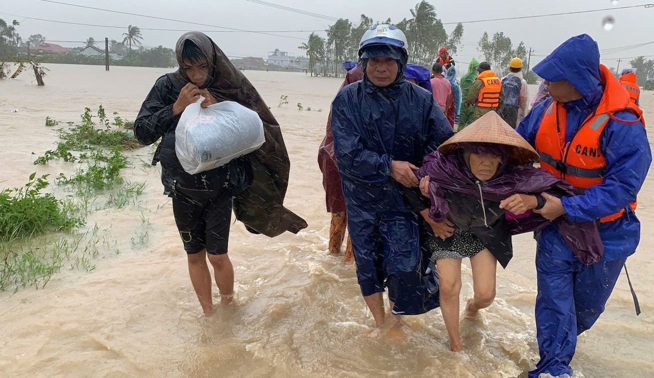 TP HCM cử hơn 100 y, bác sĩ chi viện cho tỉnh Đắk Lắk