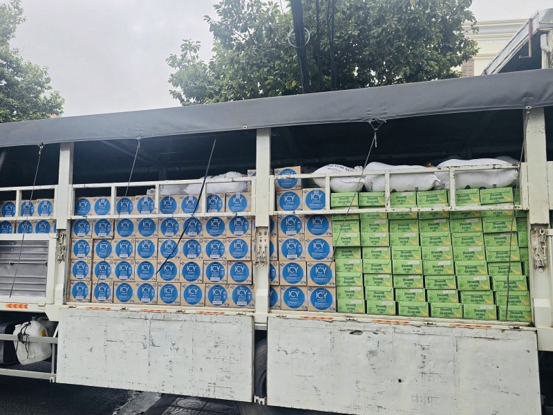 Vinamilk hỗ trợ hàng trăm nghìn sản phẩm dinh dưỡng đến người dân vùng lũ miền Trung và Tây Nguyên