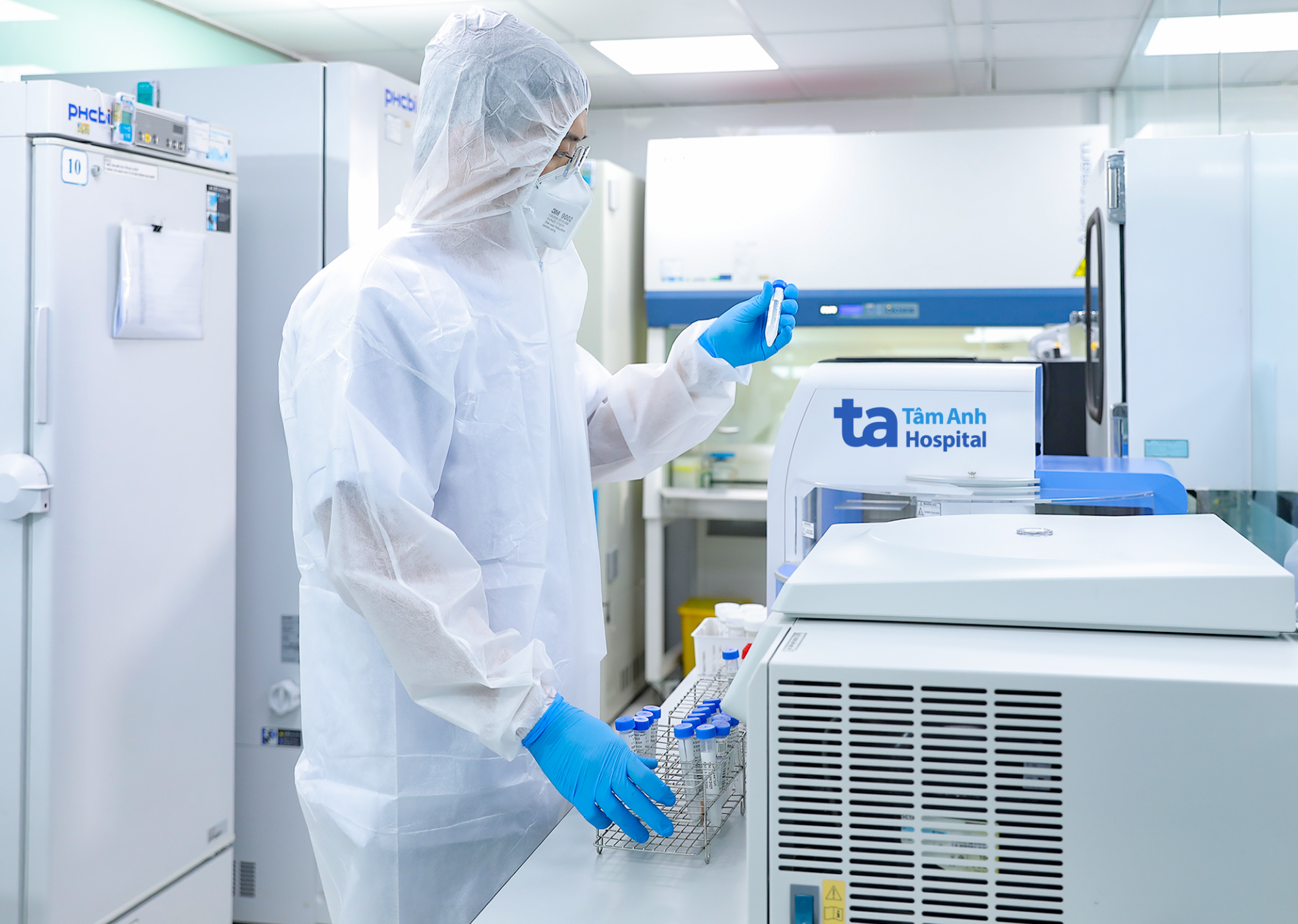 Bước ngoặt trong phòng chống xơ gan, ung thư gan: Lần đầu tiên Việt Nam xét nghiệm viêm gan siêu vi D tiêu chuẩn Mỹ, gần 2500 cơ hội tầm soát miễn phí Bước ngoặt trong phòng chống xơ gan, ung thư gan: Lần đầu tiên Việt Nam xét nghiệm viêm gan siêu vi D tiêu chuẩn Mỹ, gần 2500 cơ hội tầm soát miễn phí