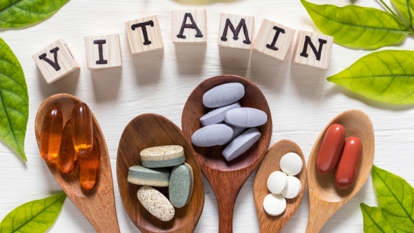 Đoán vitamin cần bổ sung qua triệu chứng thường gặp hằng ngày