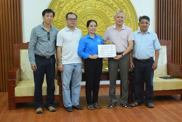 Chung tay hỗ trợ Khám chữa bệnh cho người dân sau lũ