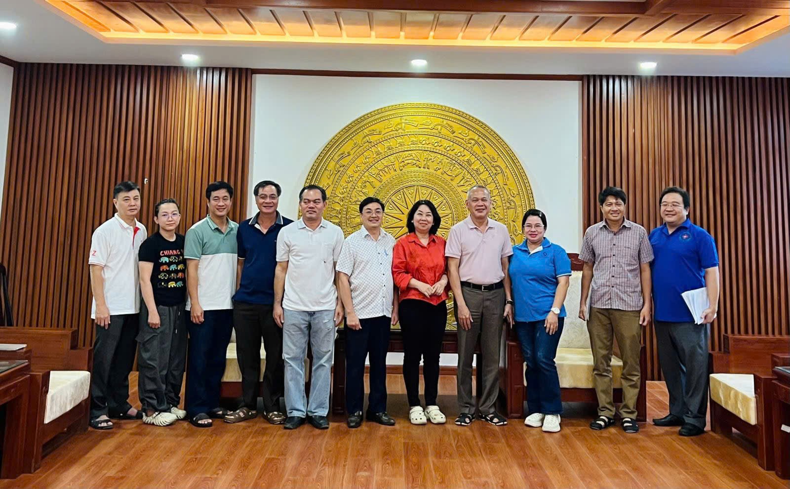 Chung tay hỗ trợ Khám chữa bệnh cho người dân sau lũ