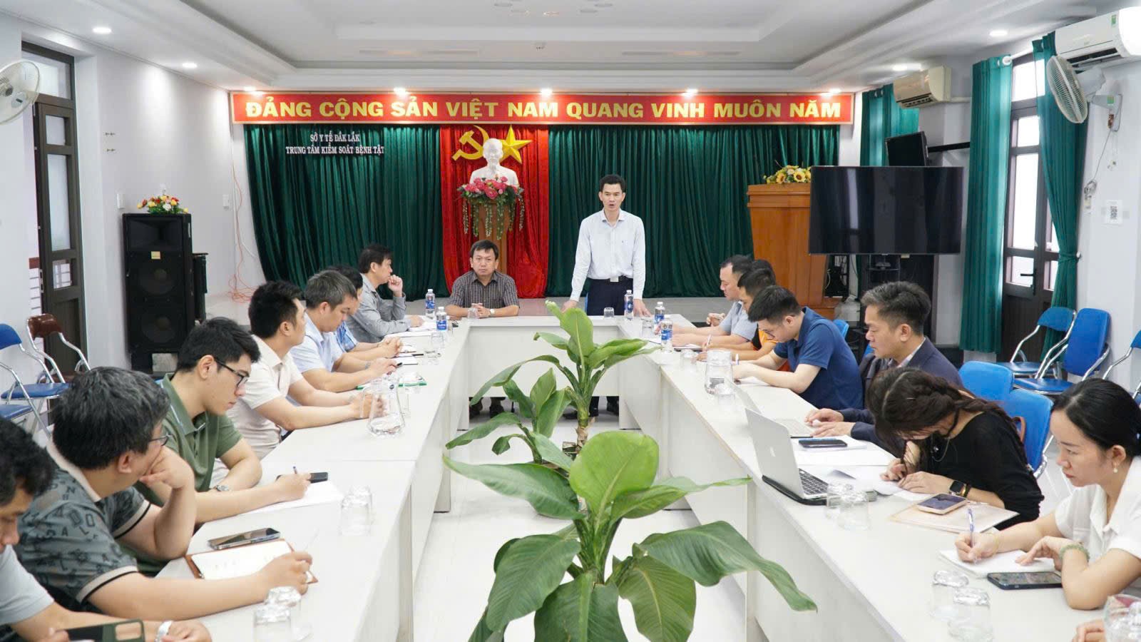 Viện Vệ sinh Dịch tễ Tây Nguyên hỗ trợ tỉnh Đắk Lắk phòng, chống dịch sau bão lũ Viện Vệ sinh Dịch tễ Tây Nguyên hỗ trợ tỉnh Đắk Lắk phòng, chống dịch sau bão lũ