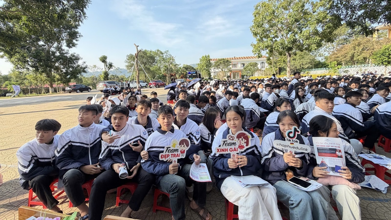 Trung tâm Dịch vụ việc làm Thanh Hóa tổ chức Sàn giao dịch việc làm, mở rộng cơ hội hướng nghiệp cho học sinh THPT Trung tâm Dịch vụ việc làm Thanh Hóa tổ chức Sàn giao dịch việc làm, mở rộng cơ hội hướng nghiệp cho học sinh THPT