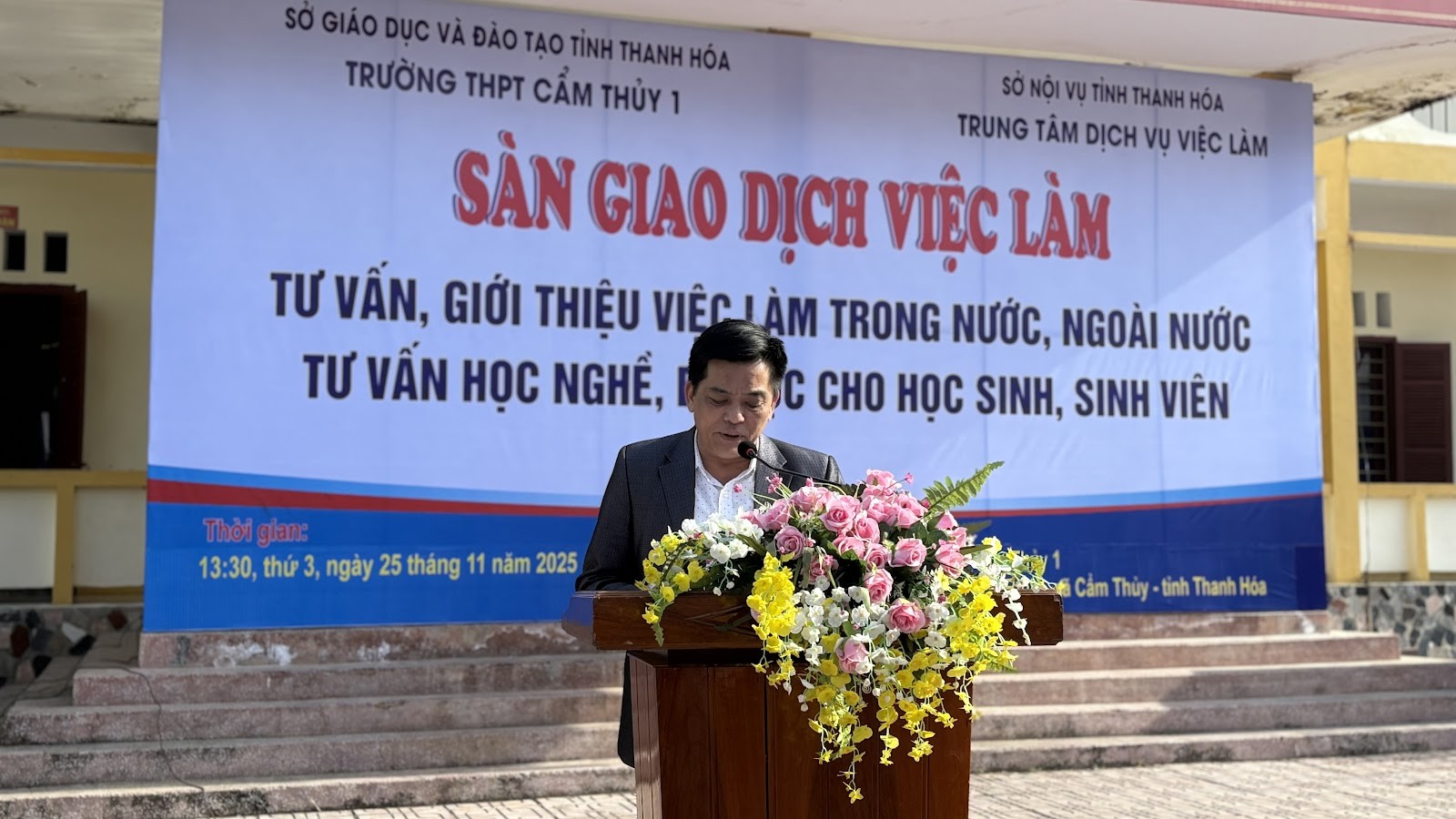Trung tâm Dịch vụ việc làm Thanh Hóa tổ chức Sàn giao dịch việc làm, mở rộng cơ hội hướng nghiệp cho học sinh THPT