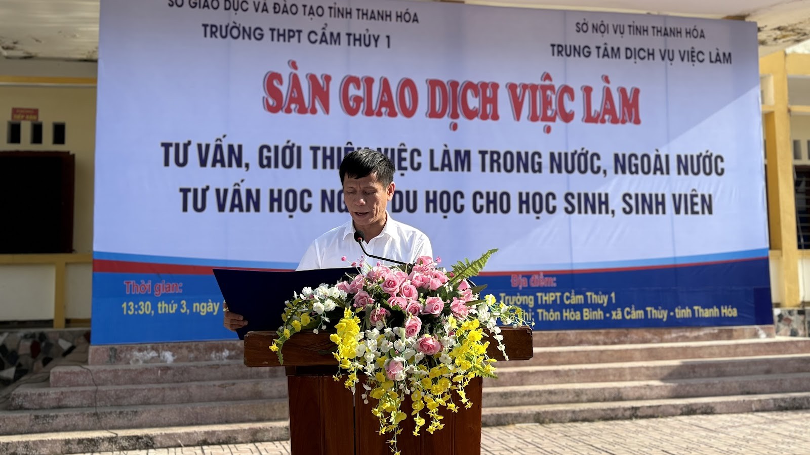 Trung tâm Dịch vụ việc làm Thanh Hóa tổ chức Sàn giao dịch việc làm, mở rộng cơ hội hướng nghiệp cho học sinh THPT Trung tâm Dịch vụ việc làm Thanh Hóa tổ chức Sàn giao dịch việc làm, mở rộng cơ hội hướng nghiệp cho học sinh THPT