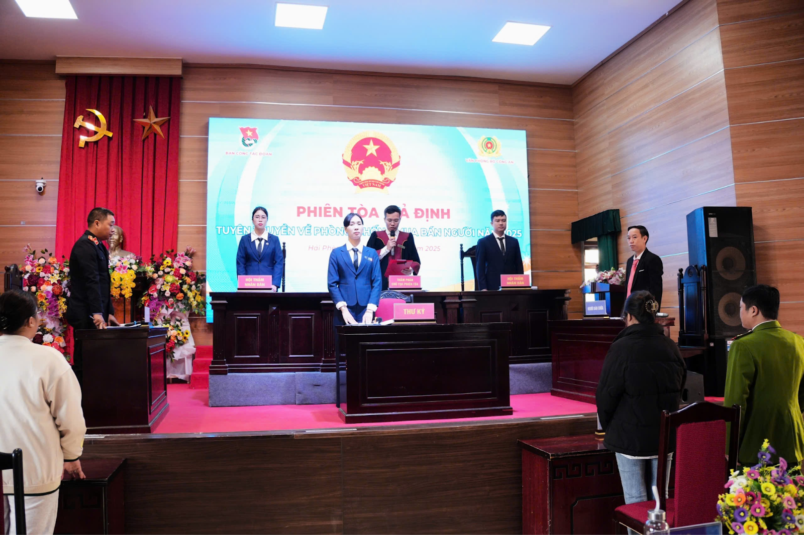 Trường Đại học Thành Đông: Phiên tòa giả định phòng, chống mua bán người Trường Đại học Thành Đông: Phiên tòa giả định phòng, chống mua bán người