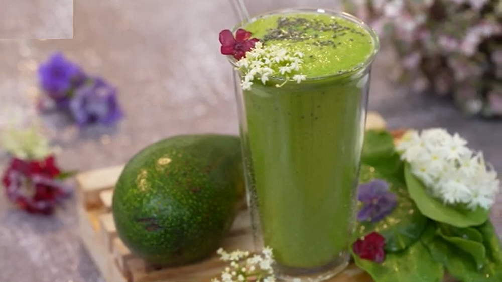 Cách làm sinh tố bơ cải bó xôi và nho thơm ngon, bổ dưỡng