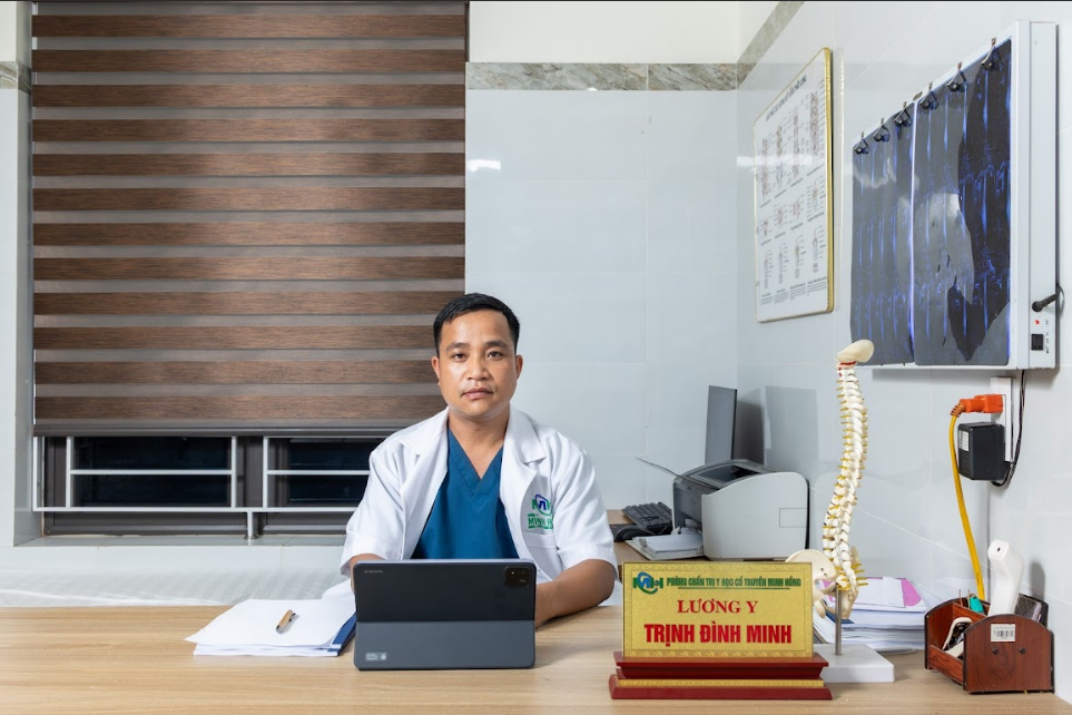 Ứng dụng tinh hoa đông y điều trị bệnh xương khớp tại Phòng chẩn trị YHCT Minh Hồng