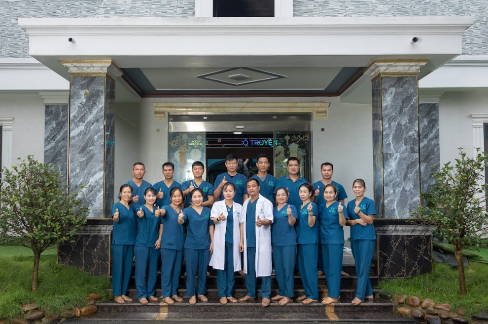 Ứng dụng tinh hoa đông y điều trị bệnh xương khớp tại Phòng chẩn trị YHCT Minh Hồng