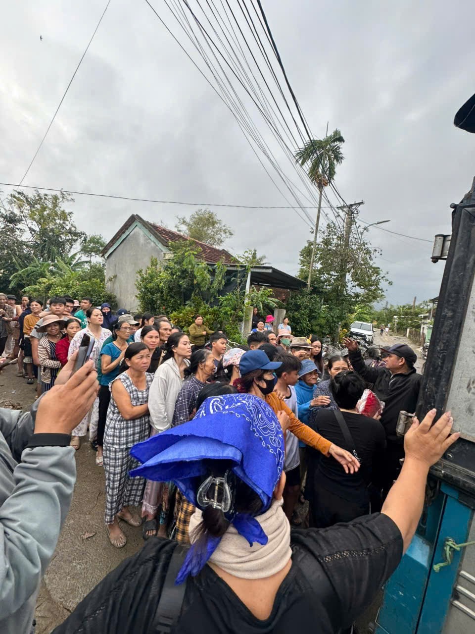 Tấm lòng của người phụ nữ Đà Nẵng giữa mùa lũ: Bà Trần Mai Phương Thảo và hành trình kết nối yêu thương đến vùng cô lập - Cộng Đồng Tình Nguyện Việt N