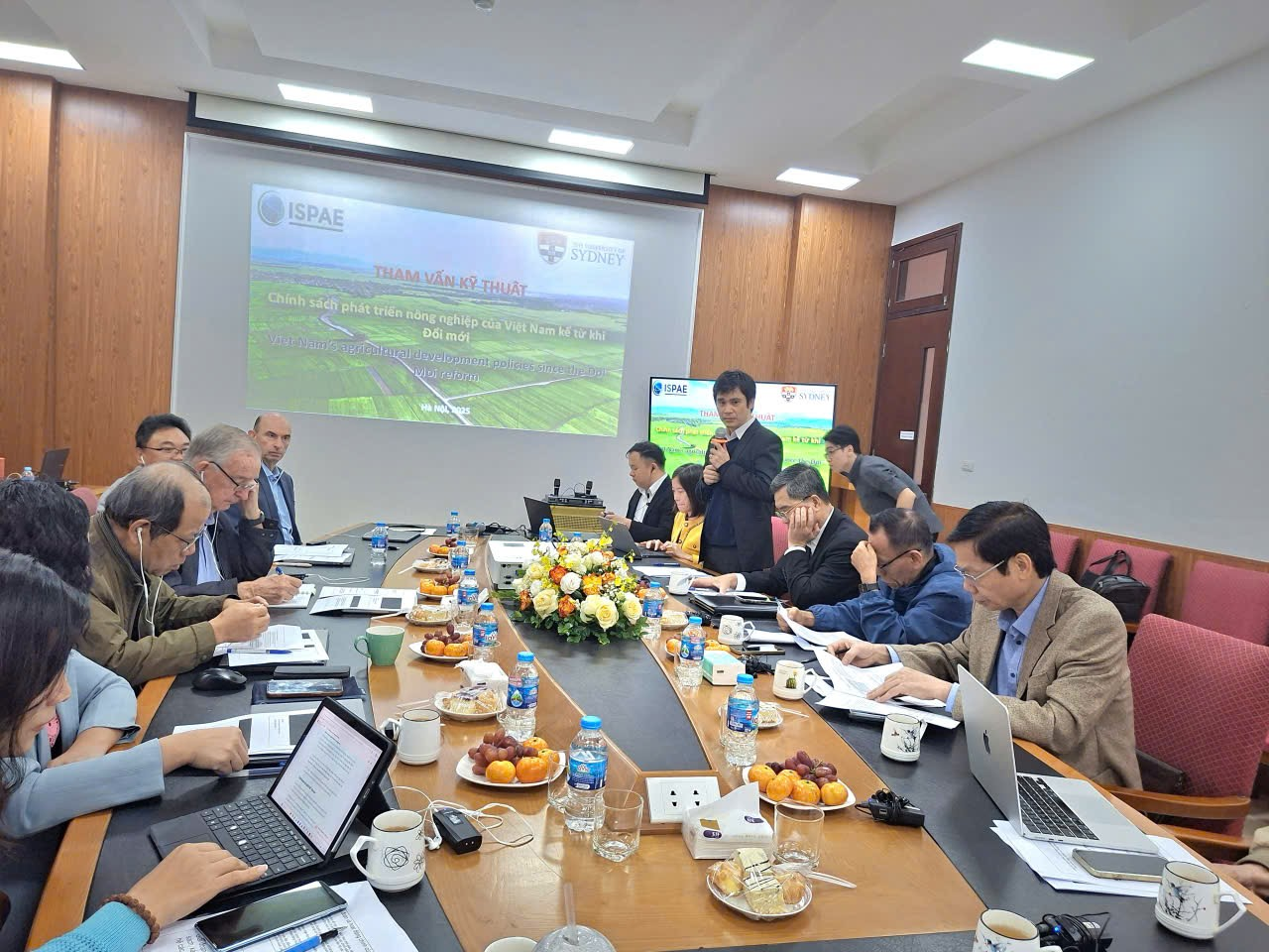 Tham vấn về chính sách phát triển nông nghiệp của Việt Nam từ khi đổi mới