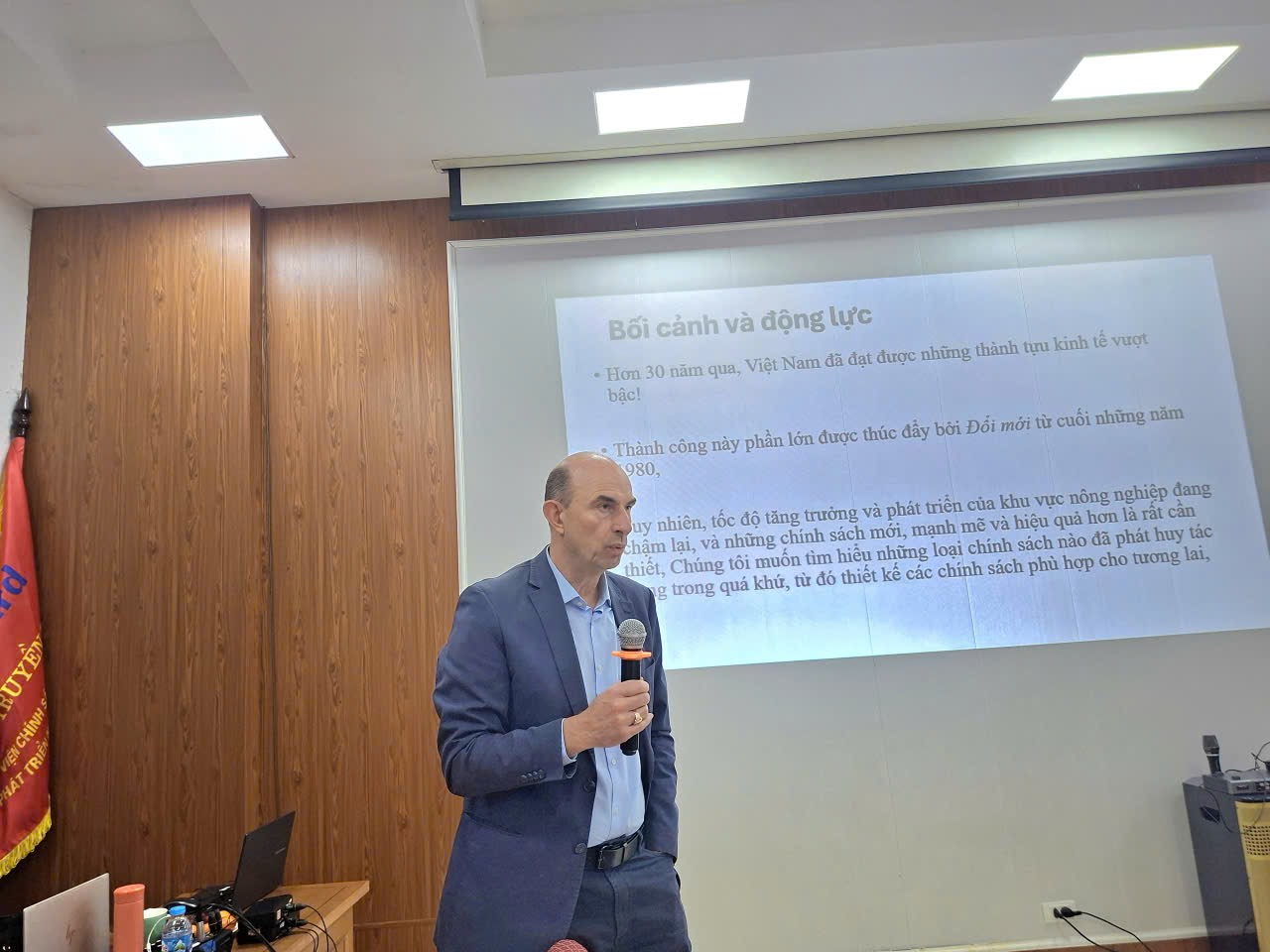 Tham vấn về chính sách phát triển nông nghiệp của Việt Nam từ khi đổi mới