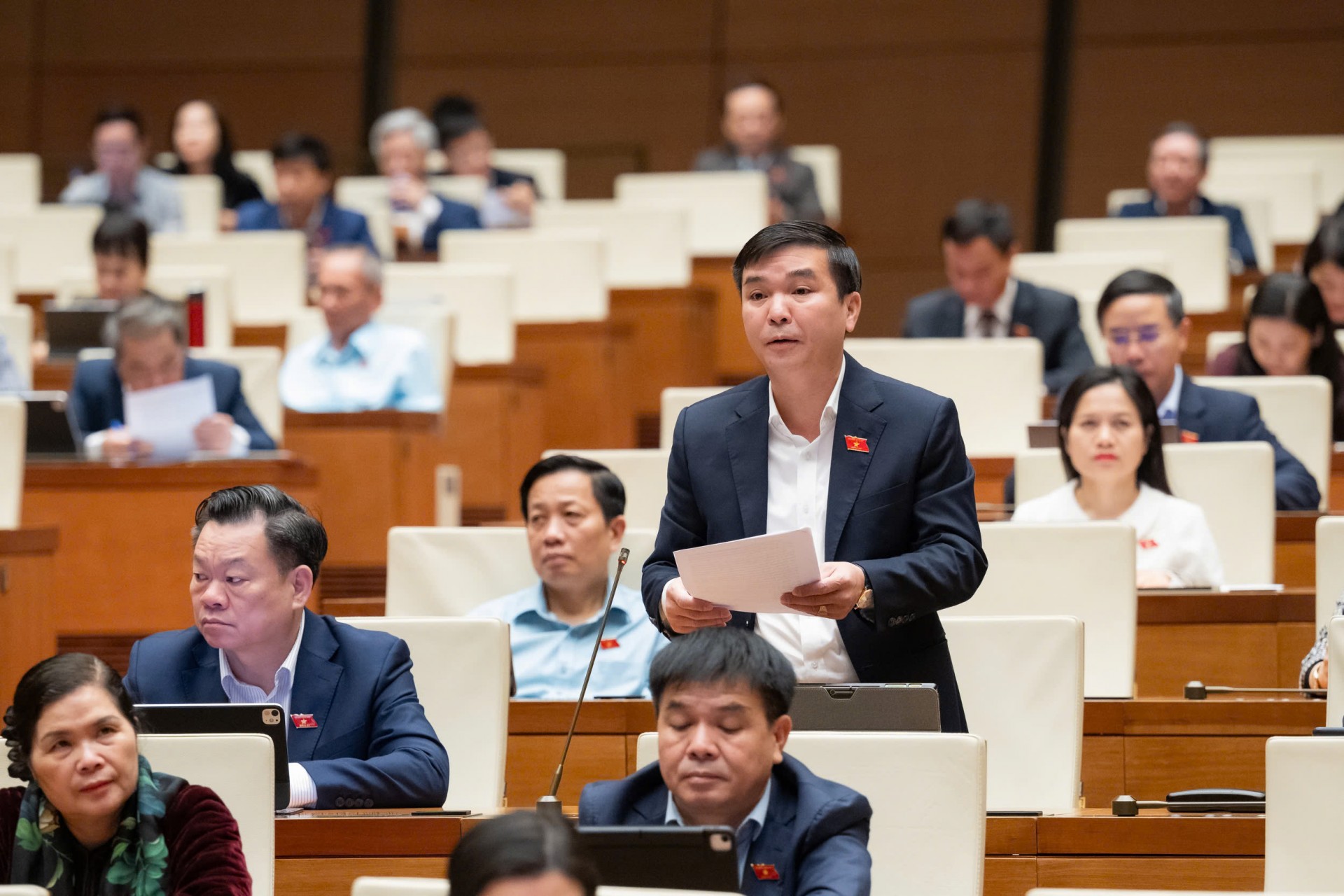 Hoàn thiện chính sách đột phá trong công tác chăm sóc sức khỏe nhân dân