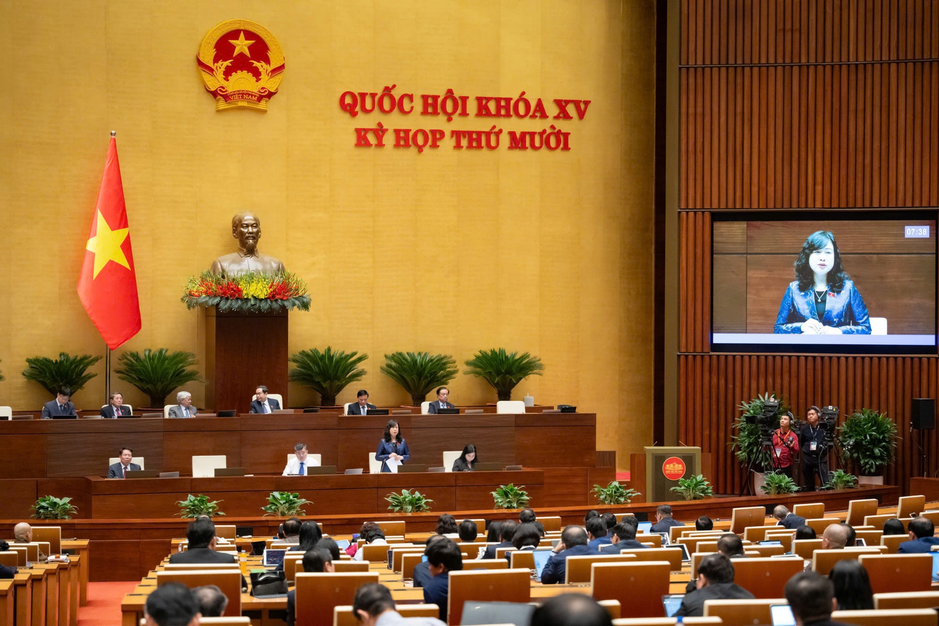 Hoàn thiện chính sách đột phá trong công tác chăm sóc sức khỏe nhân dân