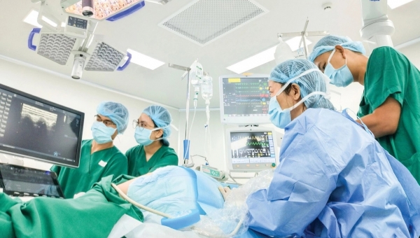 Hoàn thiện chính sách đột phá trong công tác chăm sóc sức khỏe nhân dân