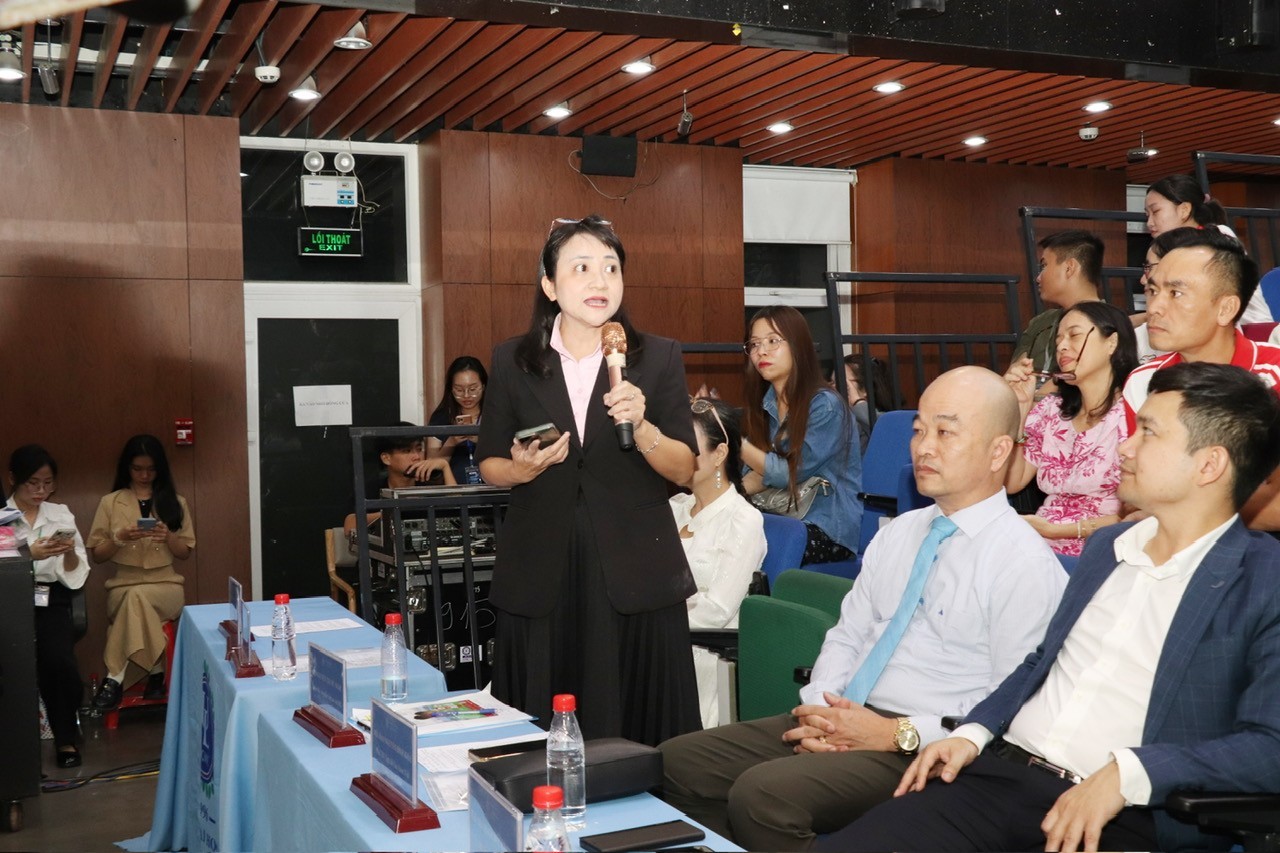 Đại học Luật TP.HCM lan tỏa giáo dục sức khỏe sinh sản cho sinh viên