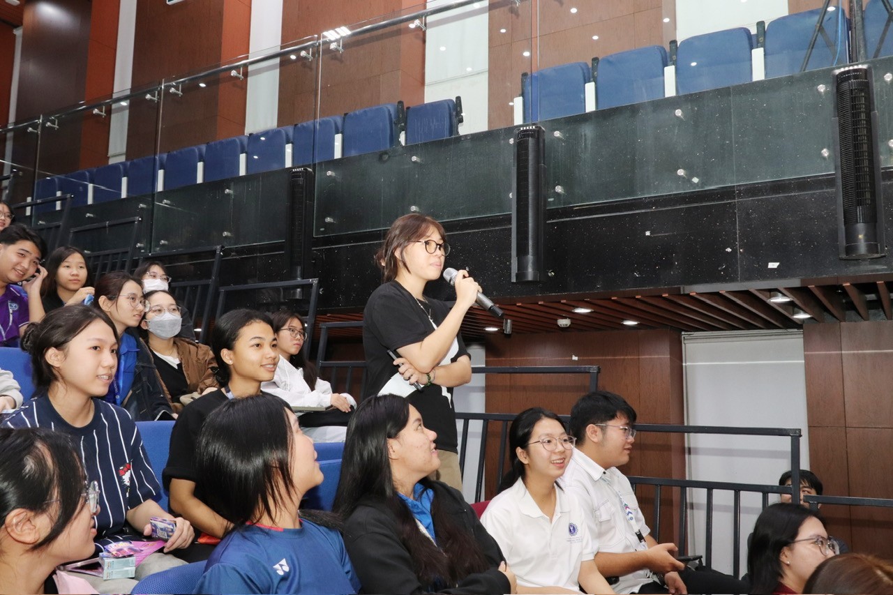 Đại học Luật TP.HCM lan tỏa giáo dục sức khỏe sinh sản cho sinh viên