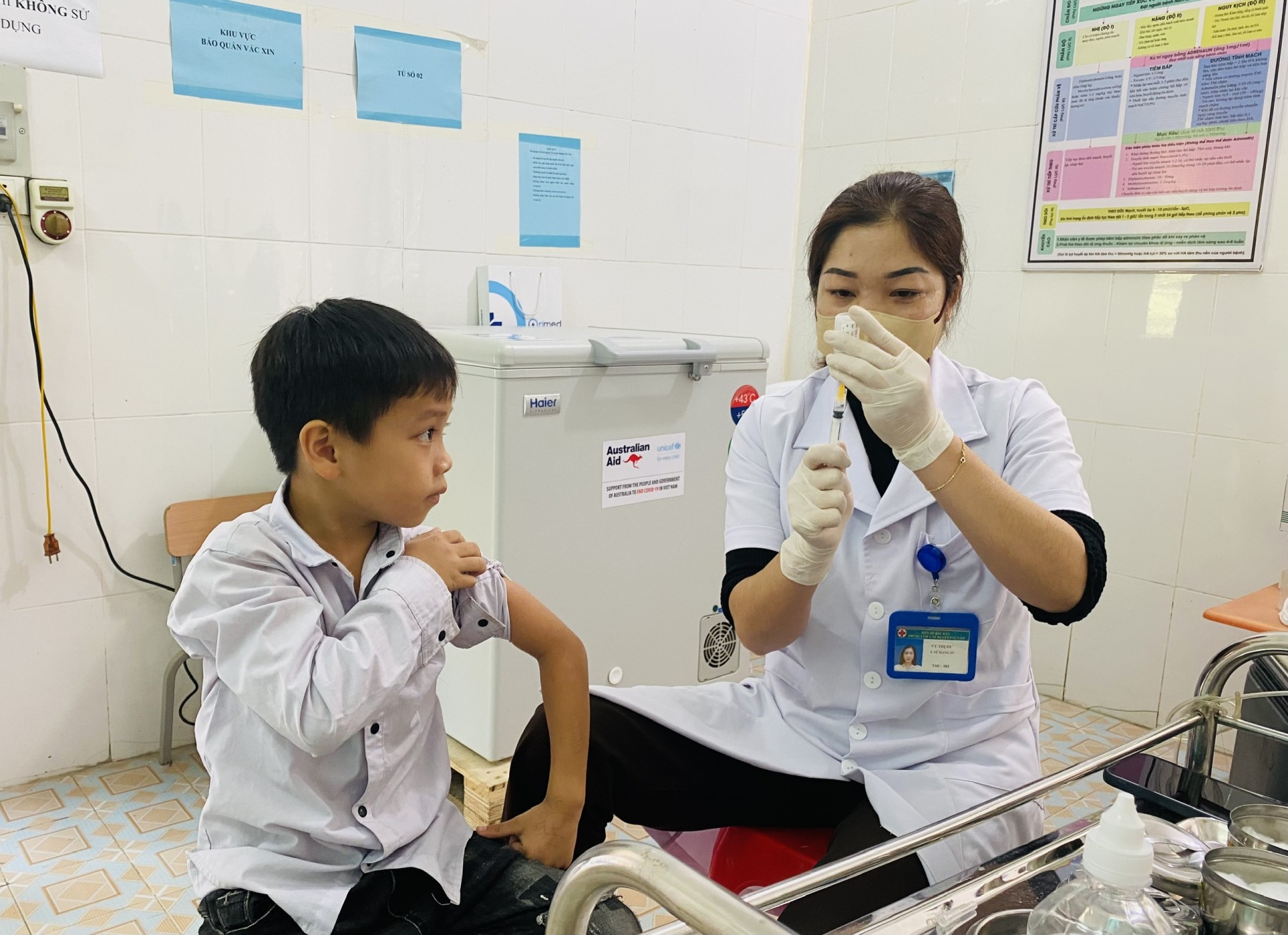 Trạm Y tế xã Bằng Thành tổ chức tiêm vắc xin uốn ván - bạch hầu (Td) trong Chương trình tiêm chủng mở rộng năm 2025 cho trẻ 7 tuổi trên địa bàn