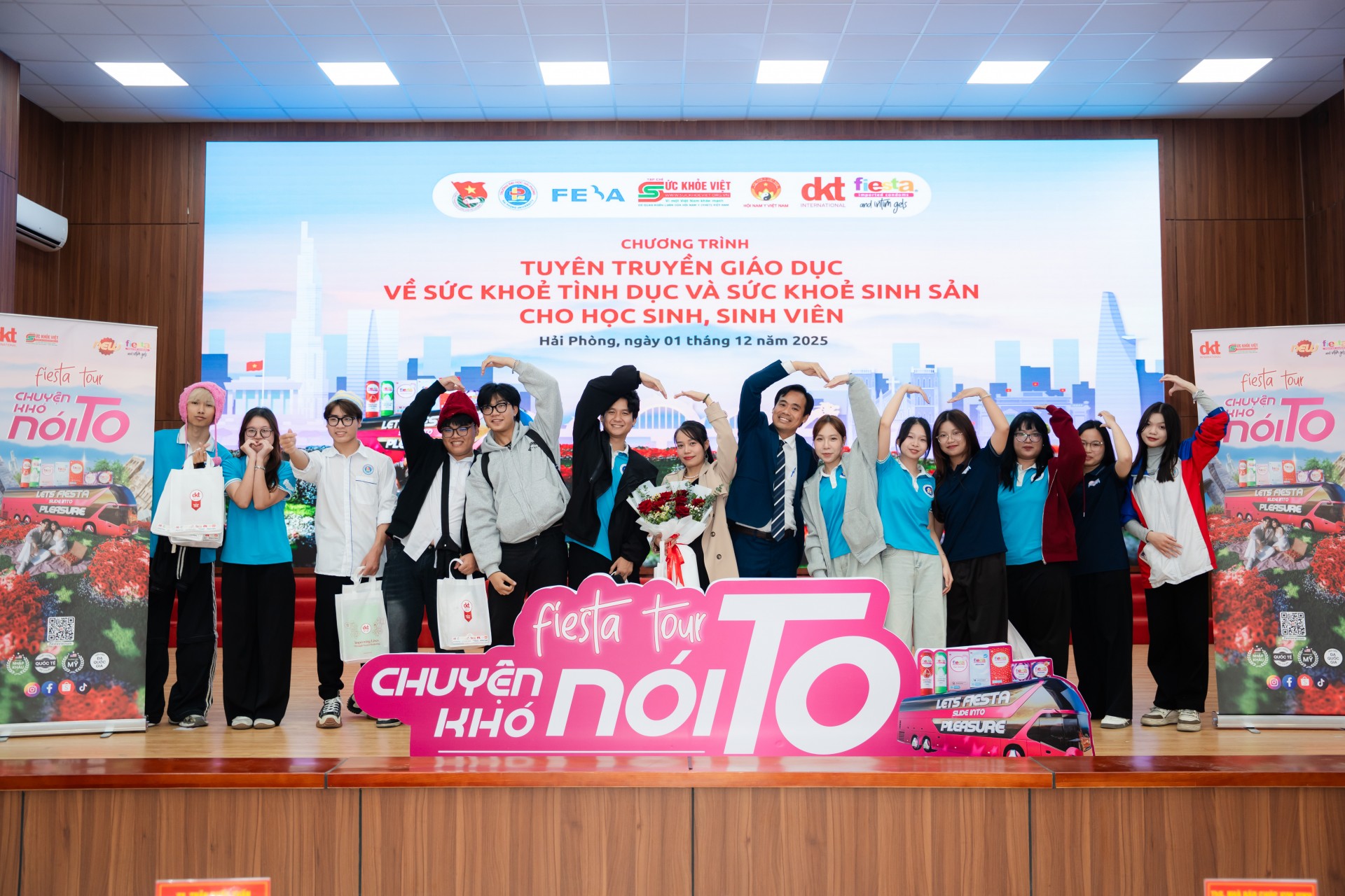 Sinh viên Đại học Hải Phòng bùng nổ năng lượng trong chương trình giáo dục sức khỏe tình dục – sinh sản 2025 Sinh viên Đại học Hải Phòng bùng nổ năng lượng trong chương trình giáo dục sức khỏe tình dục – sinh sản 2025