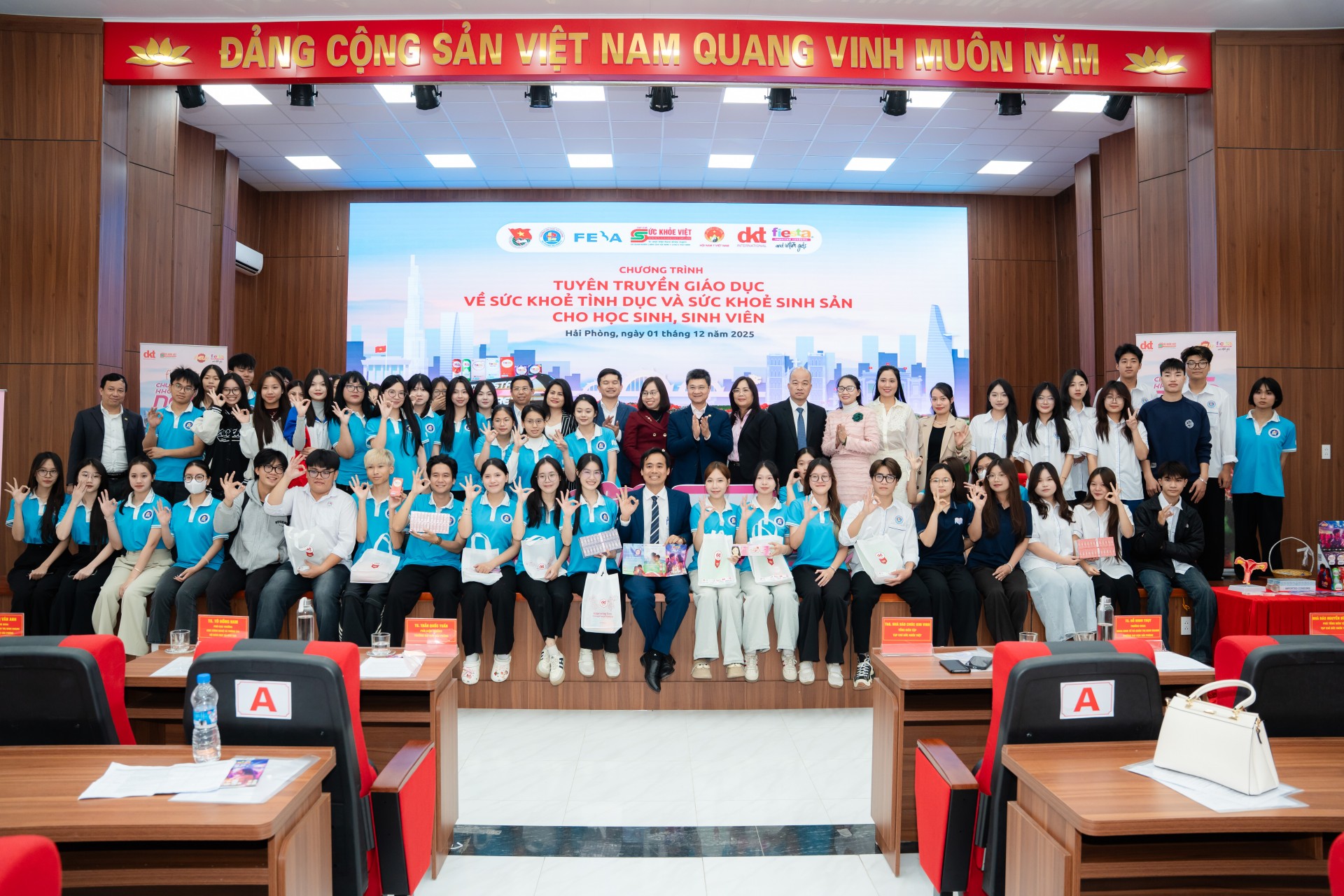 Sinh viên Đại học Hải Phòng bùng nổ năng lượng trong chương trình giáo dục sức khỏe tình dục – sinh sản 2025 Sinh viên Đại học Hải Phòng bùng nổ năng lượng trong chương trình giáo dục sức khỏe tình dục – sinh sản 2025