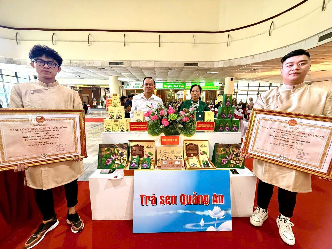 Thành phố Hà Nội: Không ngừng gìn giữ và phát triển nghề ướp chè sen Quảng An