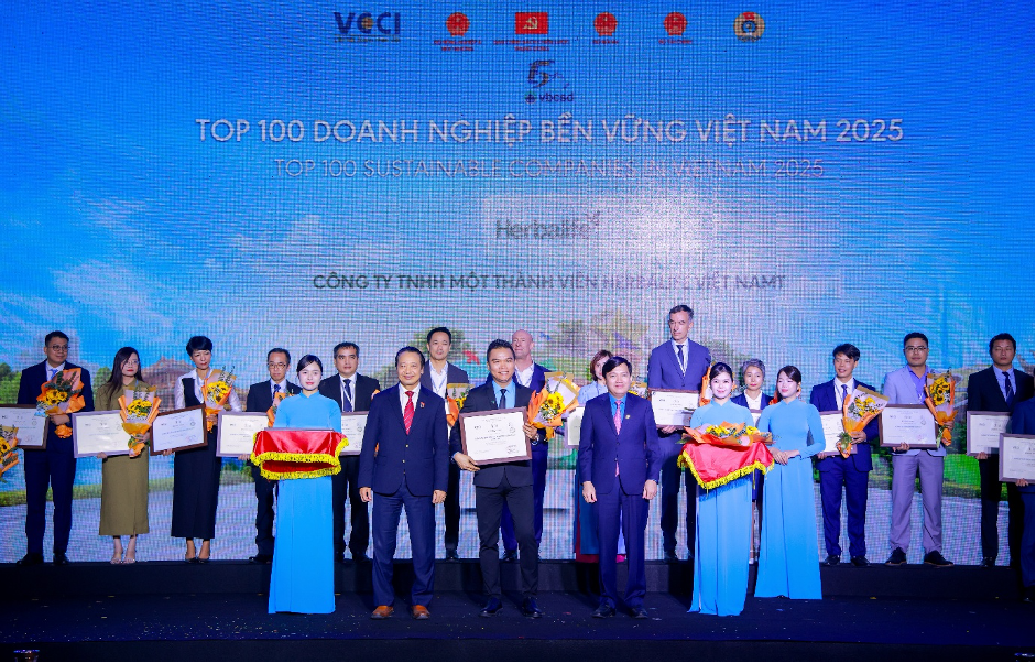 Top 100 Doanh Nghiệp Bền Vững Việt Nam 2025 gọi tên các doanh nghiệp thực hành tốt về môi trường, xã hội, và quản trị Top 100 Doanh Nghiệp Bền Vững Việt Nam 2025 gọi tên các doanh nghiệp thực hành tốt về môi trường, xã hội, và quản trị