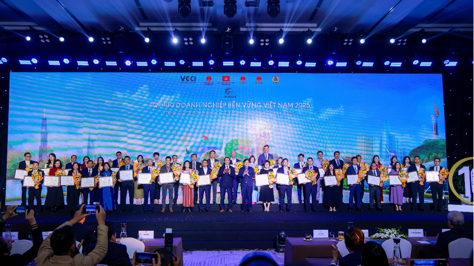 Top 100 Doanh Nghiệp Bền Vững Việt Nam 2025 gọi tên các doanh nghiệp thực hành tốt về môi trường, xã hội, và quản trị Top 100 Doanh Nghiệp Bền Vững Việt Nam 2025 gọi tên các doanh nghiệp thực hành tốt về môi trường, xã hội, và quản trị