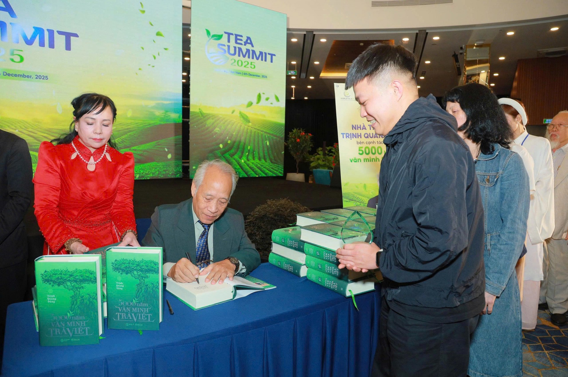 Nhiều nghiên cứu về văn hóa trà Việt được giới thiệu tại Lễ hội Trà Quốc tế Nhiều nghiên cứu về văn hóa trà Việt được giới thiệu tại Lễ hội Trà Quốc tế