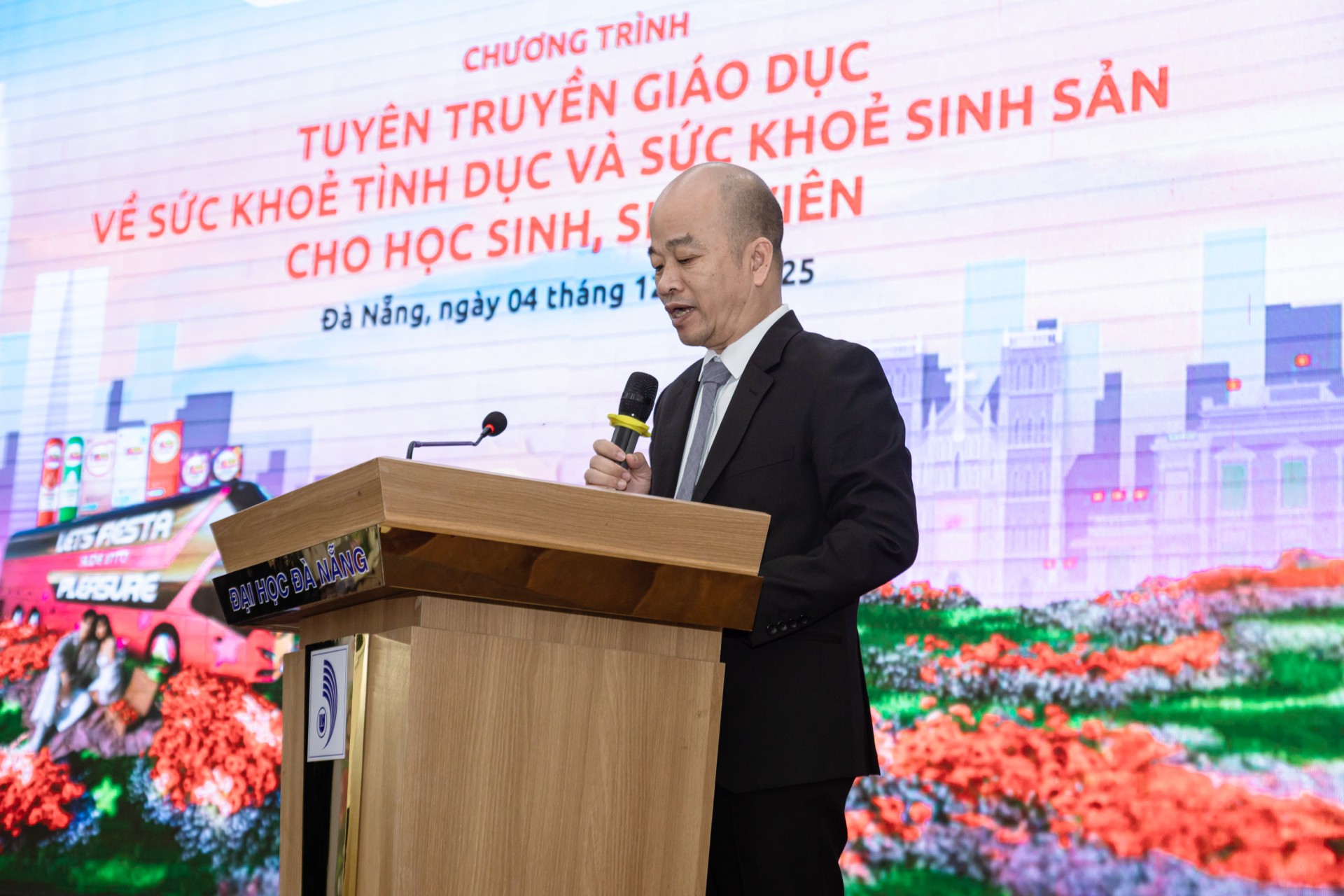 Thắp sáng trí thức chăm sóc sức khỏe sinh sản và tình dục cho sinh viên trường Đại học Đà Nẵng Thắp sáng trí thức chăm sóc sức khỏe sinh sản và tình dục cho sinh viên trường Đại học Đà Nẵng