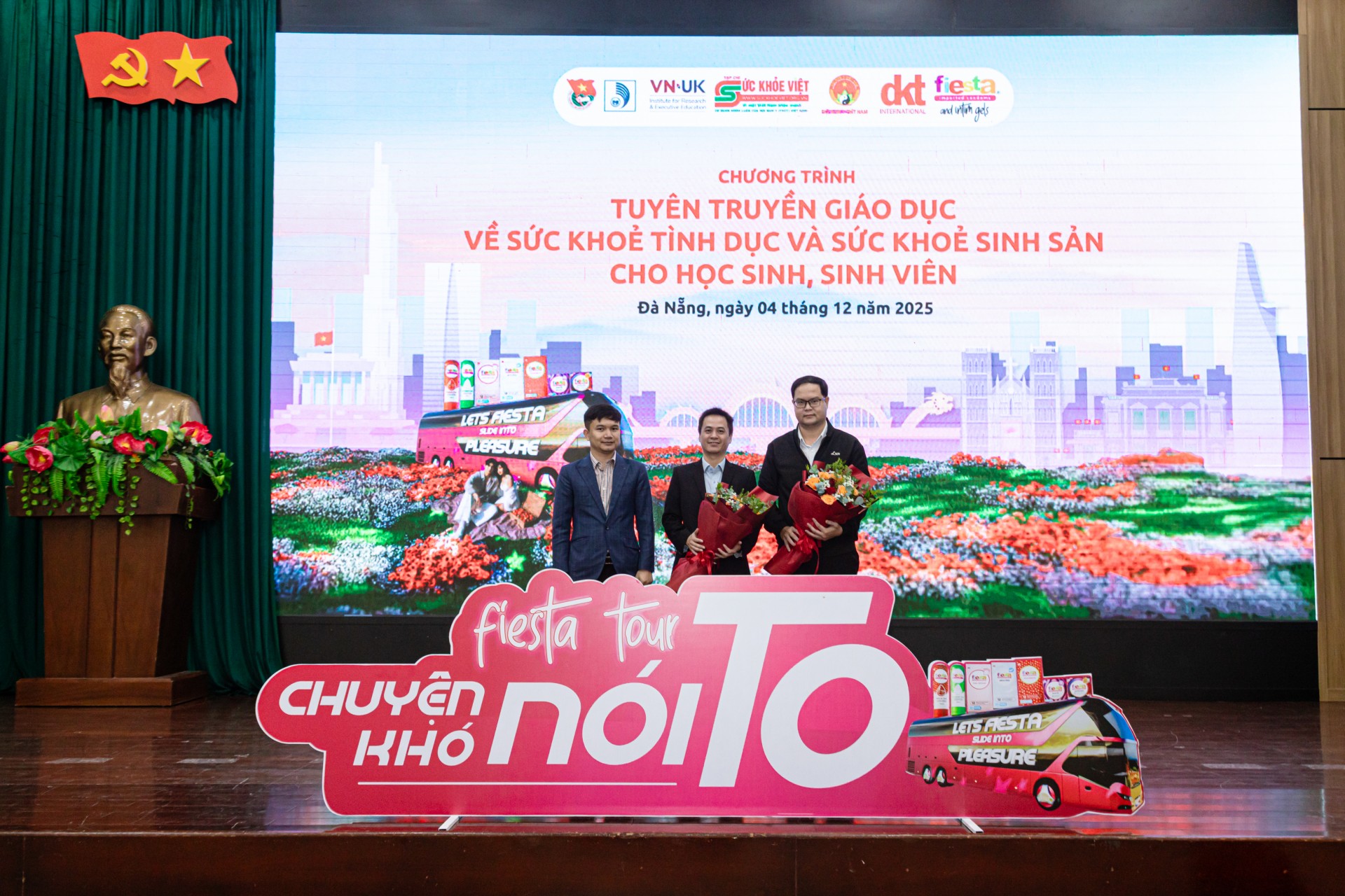 Thắp sáng trí thức chăm sóc sức khỏe sinh sản và tình dục cho sinh viên trường Đại học Đà Nẵng Thắp sáng trí thức chăm sóc sức khỏe sinh sản và tình dục cho sinh viên trường Đại học Đà Nẵng