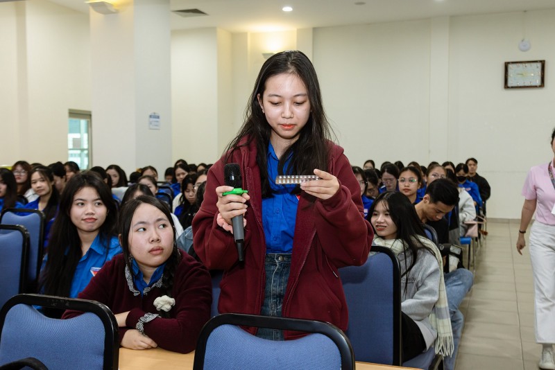 Thắp sáng trí thức chăm sóc sức khỏe sinh sản và tình dục cho sinh viên trường Đại học Đà Nẵng Thắp sáng trí thức chăm sóc sức khỏe sinh sản và tình dục cho sinh viên trường Đại học Đà Nẵng