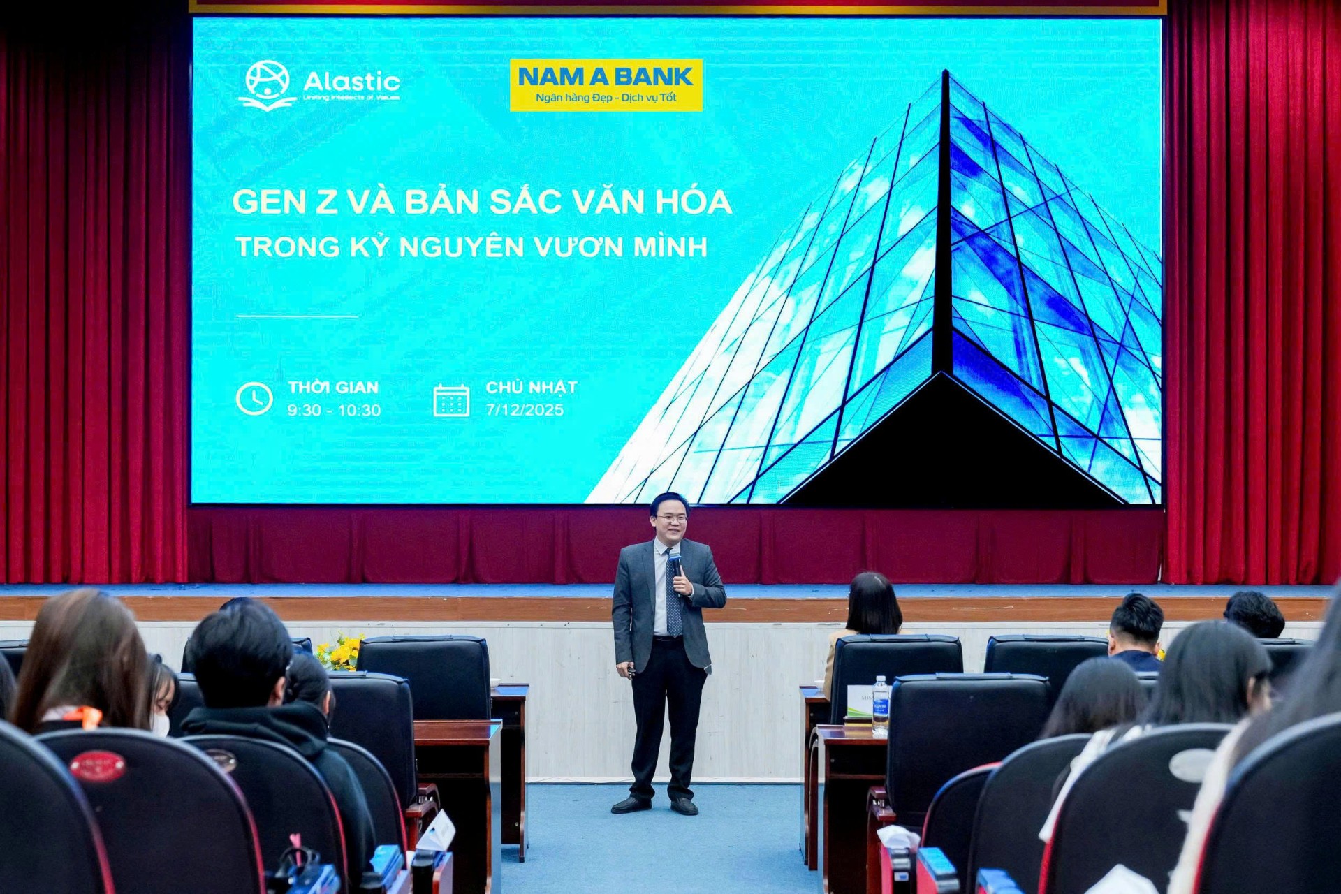 Sinh viên với bản sắc văn hóa trong kỷ nguyên vươn mình Sinh viên với bản sắc văn hóa trong kỷ nguyên vươn mình