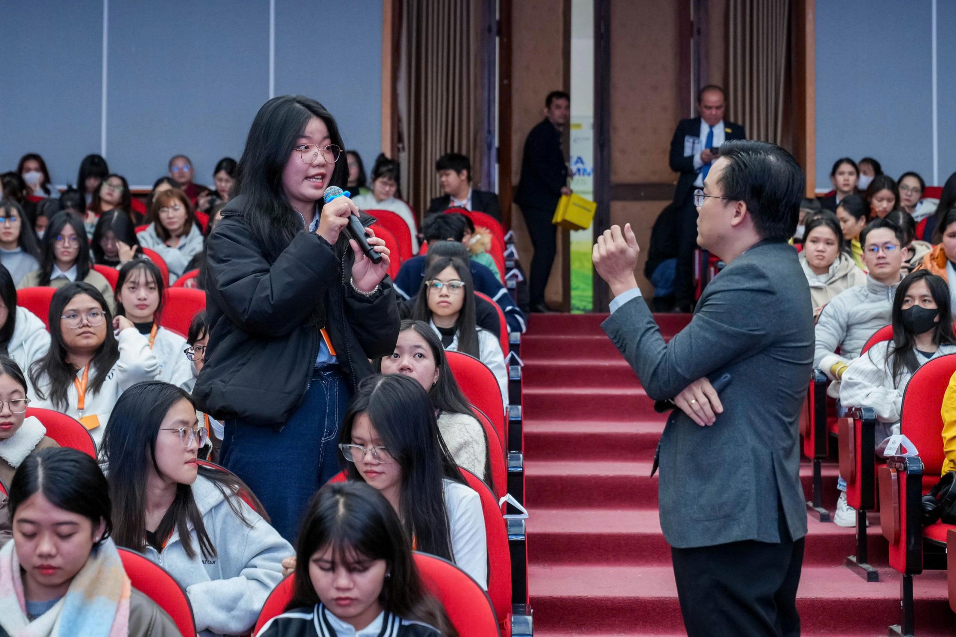 Sinh viên với bản sắc văn hóa trong kỷ nguyên vươn mình Sinh viên với bản sắc văn hóa trong kỷ nguyên vươn mình