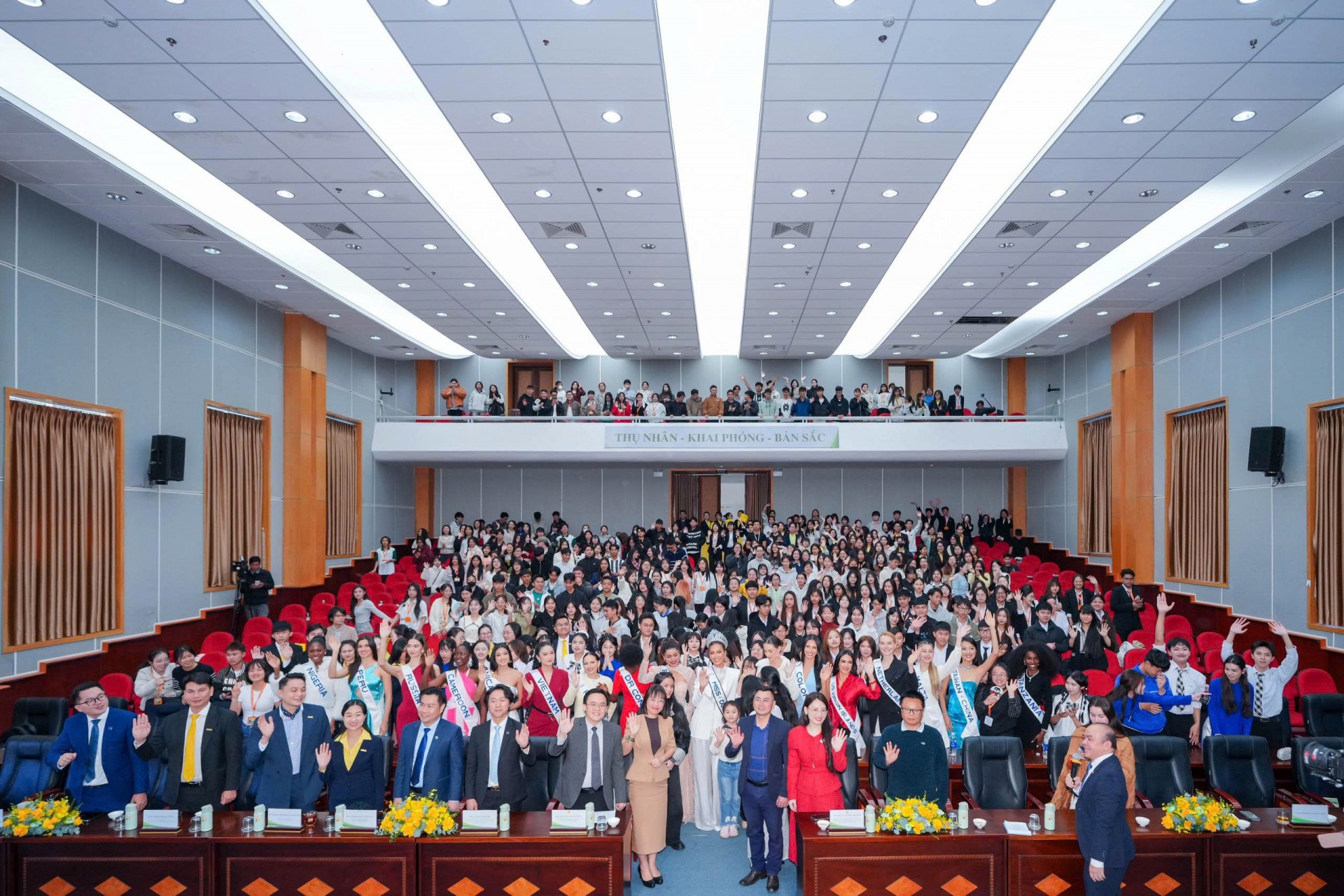 Sinh viên với bản sắc văn hóa trong kỷ nguyên vươn mình Sinh viên với bản sắc văn hóa trong kỷ nguyên vươn mình